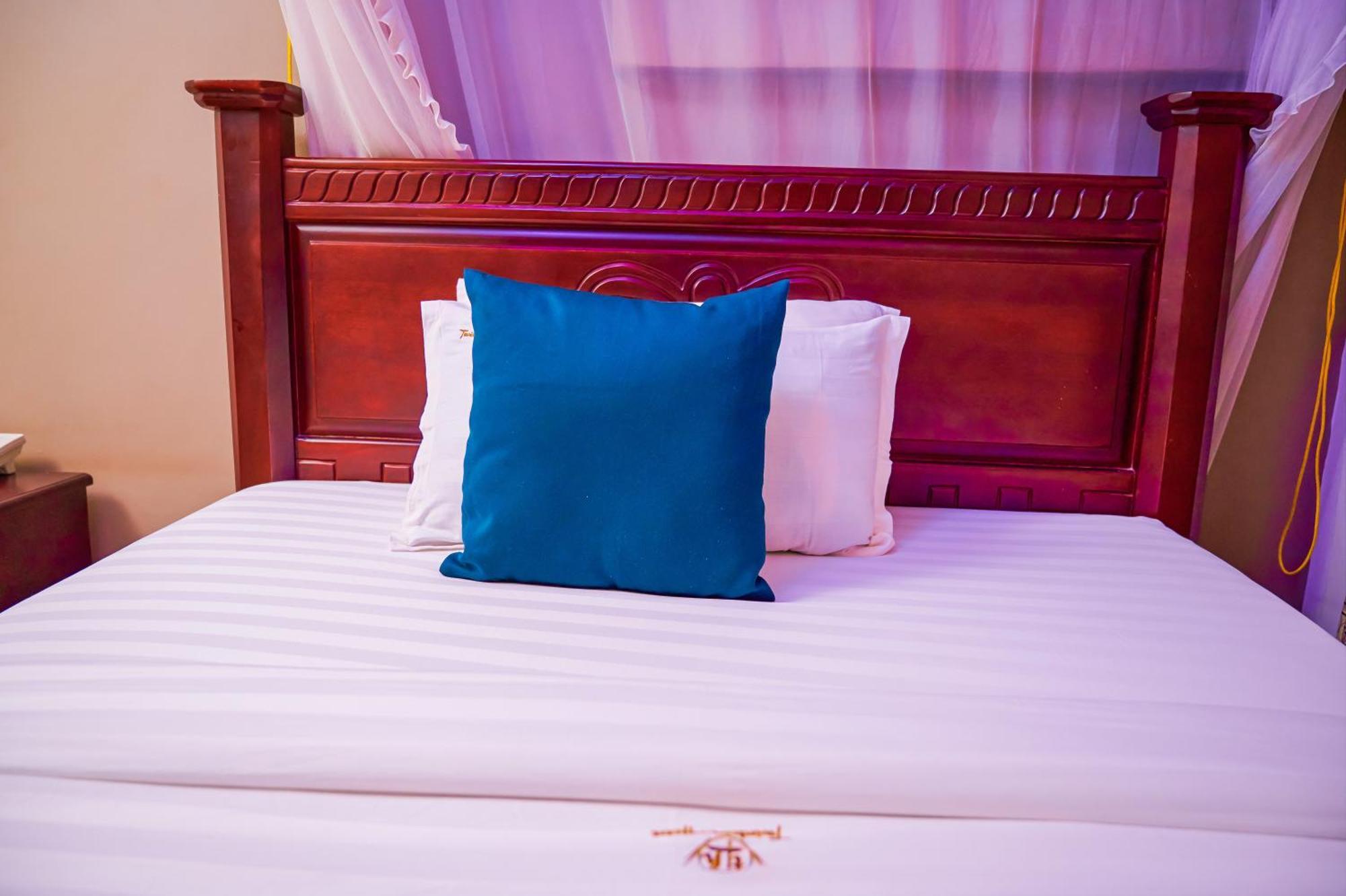 Twin Towers Hotel Kampala Eksteriør bilde