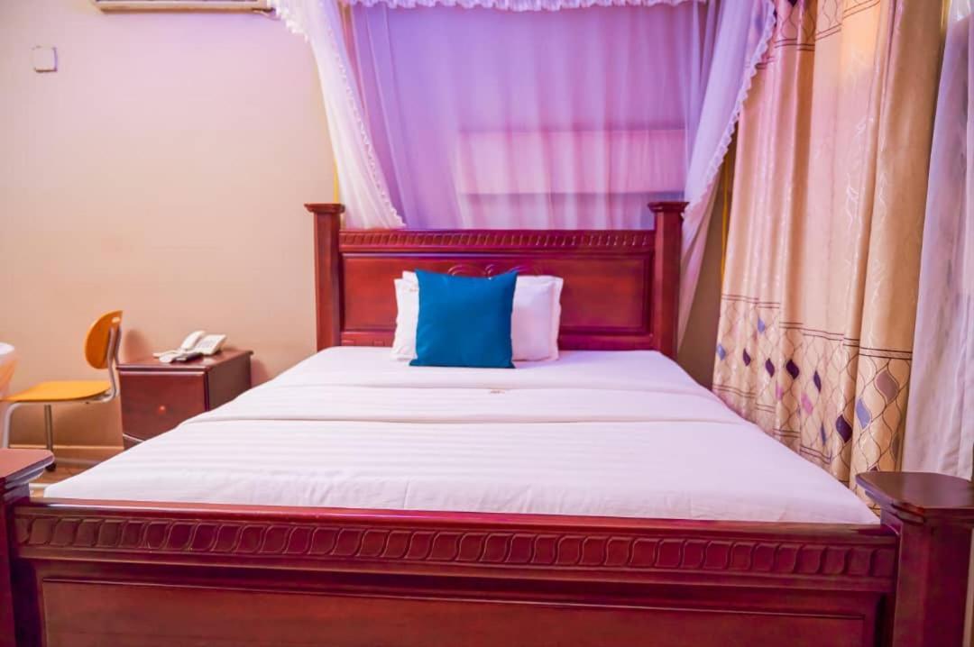Twin Towers Hotel Kampala Eksteriør bilde