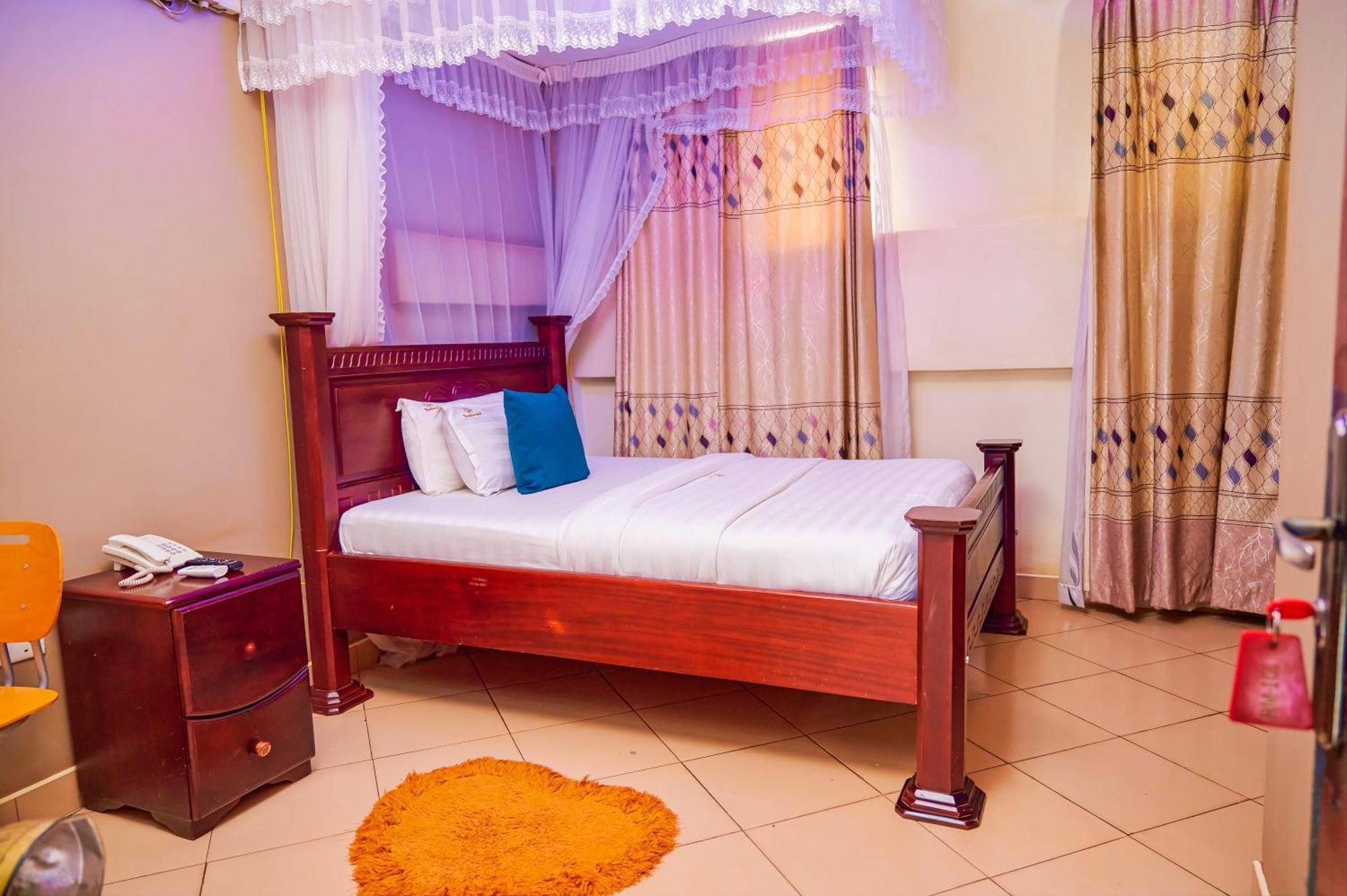 Twin Towers Hotel Kampala Eksteriør bilde